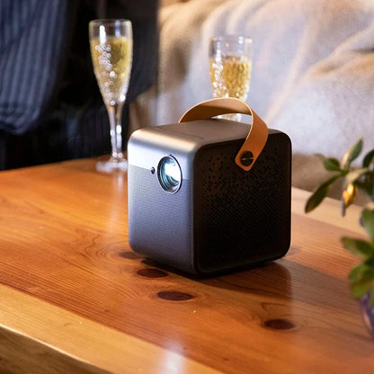 [EU Direct] FENGMI Dice Projector Android TV Google Assistant 1080P Full HD 700ANSI Lumens Built-in 16000mAh Battery HDR10 Auto Focus Outdoor Bluetooth Camping Beamer