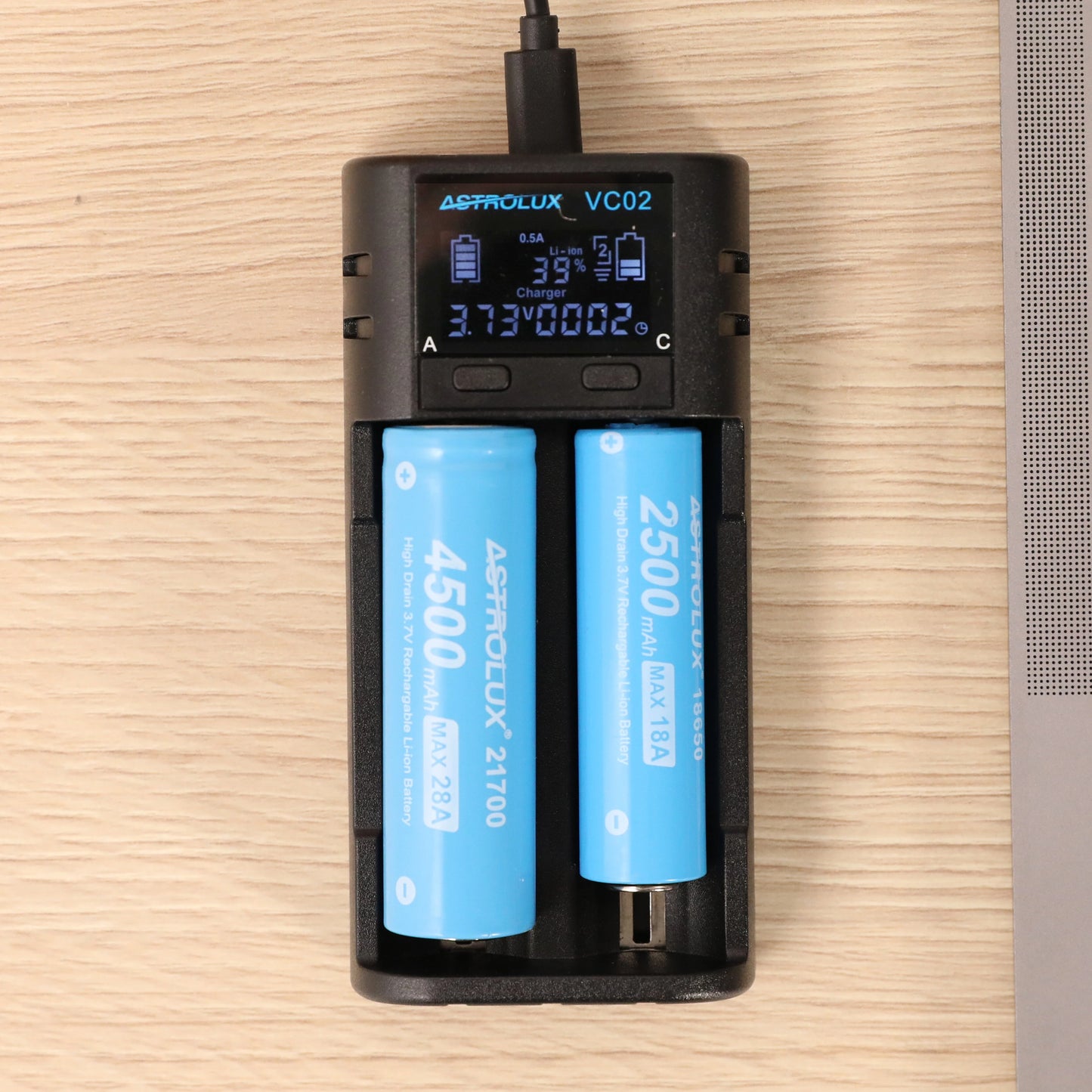 Astrolux VC02 Intelligent 2-Slot LCD Battery Charger Type-C 2A Quick Charge Mix-charging of 1.2V Ni-MH/Ni-CD AA/ AAA/ AAAA 3.6V/ 3.7V Li-ion/ IMR/ INR/ ICR 14500/ 18650/ 21700/26650 Battery For Cells Flashlight RC Toys Home Tools
