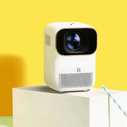 [EU Direct]Formovie Xming Q1SE LED Projector 250 ANSI Lumens 1080P HD Home Theater Projector Built-in 23W Speakers Screen Casting Support Front/Rear/Hoisting Projection Portable Outdoors Camping Beamer Projector with Remote Control