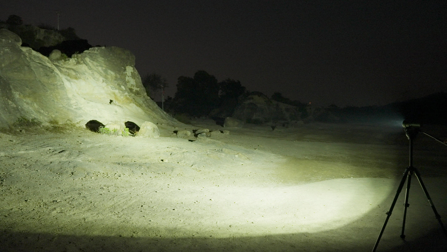 Astrolux MF07 7*SFH55.2 LED 21000LM Powerful Search Monsters Flashlight with 46950 Battery Max 618M Throw Flashlight 15 Days Runtime Type-C USB Rechargeable Powerful LED Torch for Outdoor Adventure Hiking Camping Searching Fishing